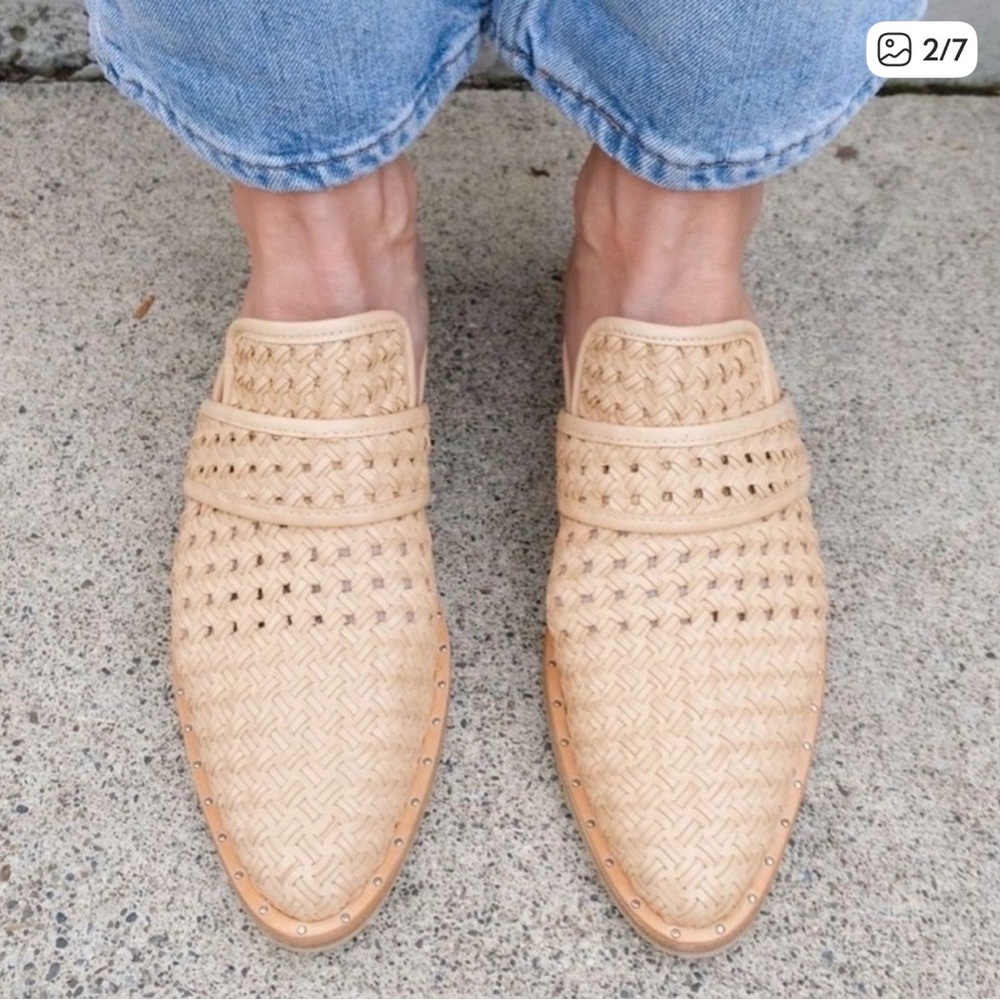 Freda Salvador Keen Mule in In Nude Woven Cald size 5.5